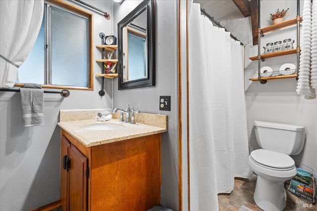 350 Canyon Rd, Geyserville, CA 95441