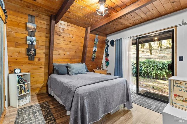 350 Canyon Rd, Geyserville, CA 95441