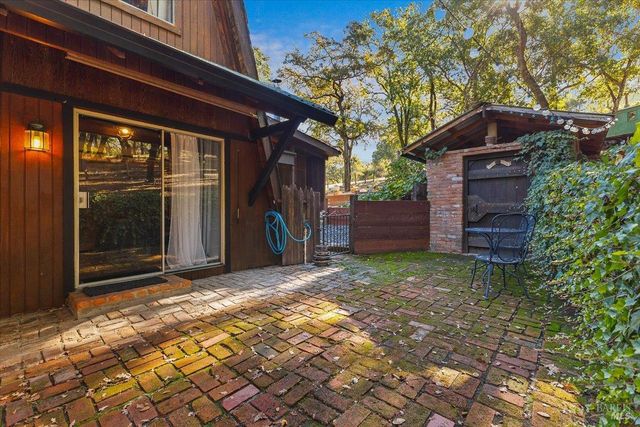 350 Canyon Rd, Geyserville, CA 95441