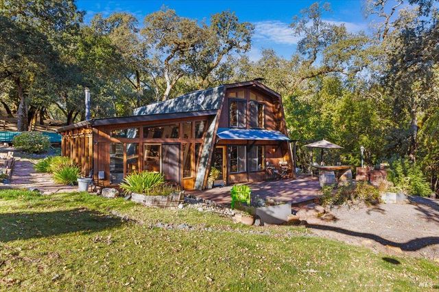 350 Canyon Rd, Geyserville, CA 95441