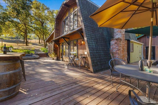 350 Canyon Rd, Geyserville, CA 95441