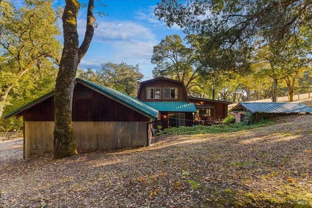 350 Canyon Rd, Geyserville, CA 95441