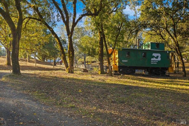 350 Canyon Rd, Geyserville, CA 95441