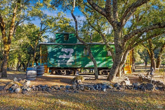 350 Canyon Rd, Geyserville, CA 95441