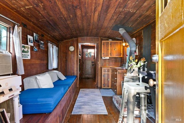 350 Canyon Rd, Geyserville, CA 95441