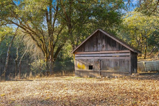 350 Canyon Rd, Geyserville, CA 95441