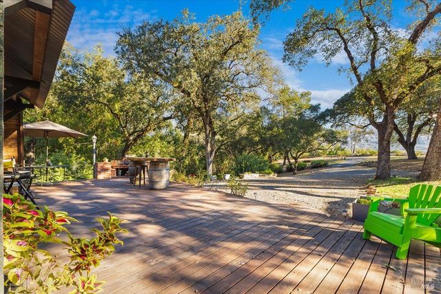 350 Canyon Rd, Geyserville, CA 95441