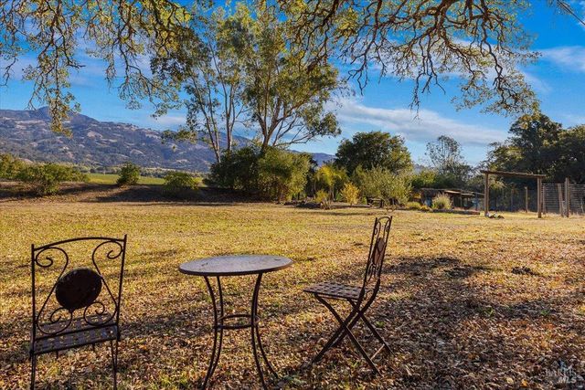 350 Canyon Rd, Geyserville, CA 95441