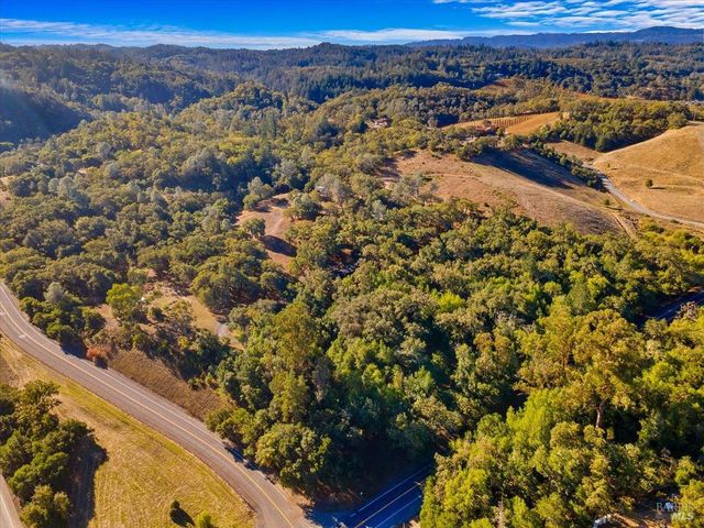 350 Canyon Rd, Geyserville, CA 95441