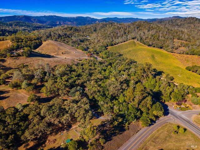 350 Canyon Rd, Geyserville, CA 95441