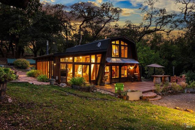 350 Canyon Rd, Geyserville, CA 95441