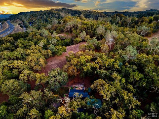 350 Canyon Rd, Geyserville, CA 95441