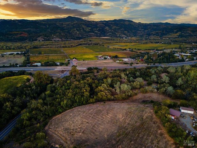 350 Canyon Rd, Geyserville, CA 95441