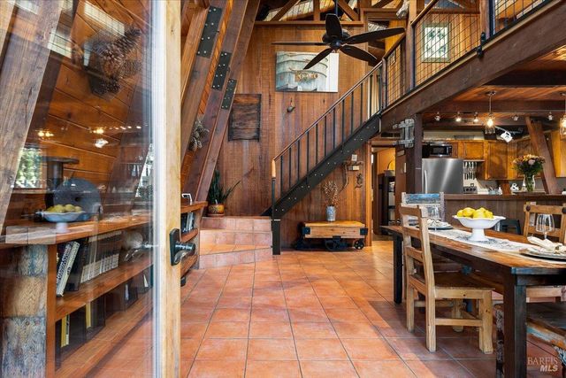 350 Canyon Rd, Geyserville, CA 95441