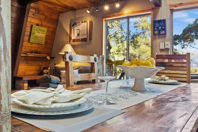 350 Canyon Rd, Geyserville, CA 95441