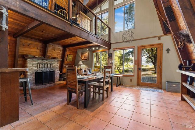 350 Canyon Rd, Geyserville, CA 95441