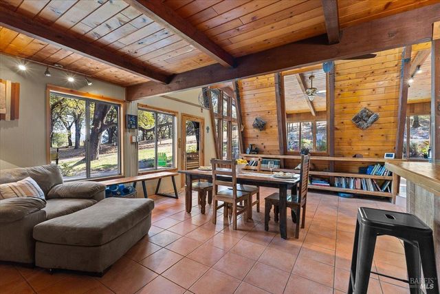 350 Canyon Rd, Geyserville, CA 95441