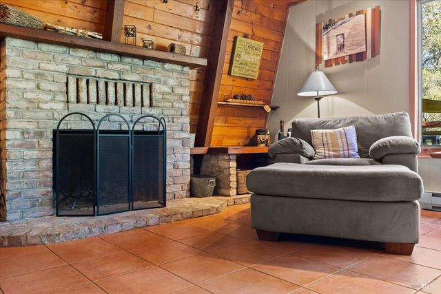 350 Canyon Rd, Geyserville, CA 95441