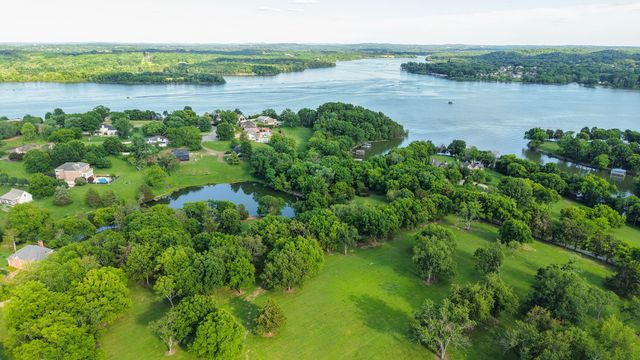 1089 Bradley Rd, Gallatin, TN 37066