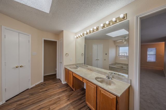 94 Morrow Drive, Bedford, TX 76021