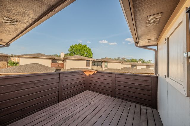 94 Morrow Drive, Bedford, TX 76021