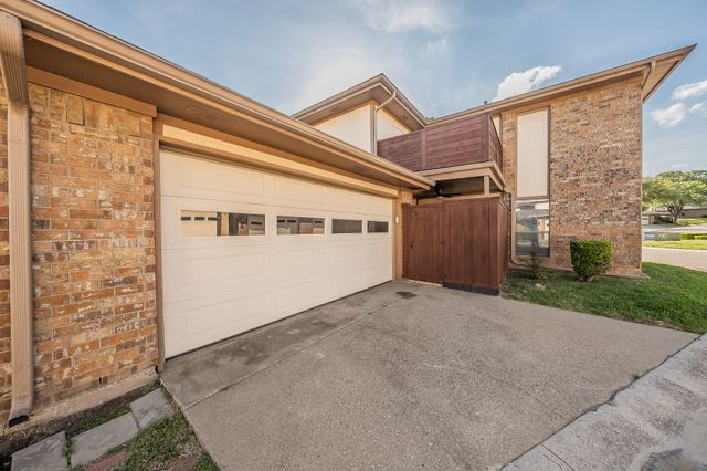 94 Morrow Drive, Bedford, TX 76021