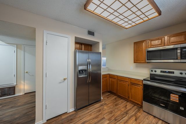 94 Morrow Drive, Bedford, TX 76021