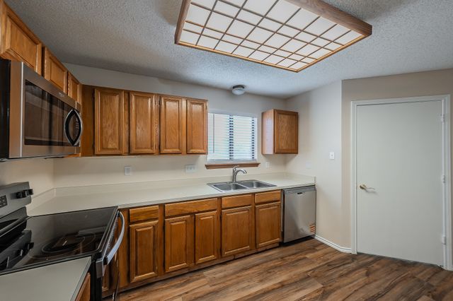 94 Morrow Drive, Bedford, TX 76021