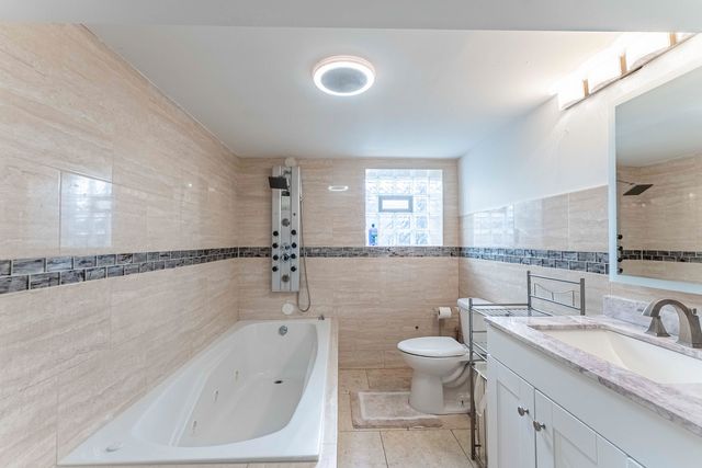 3507 N Narragansett Avenue, Chicago, IL 60634