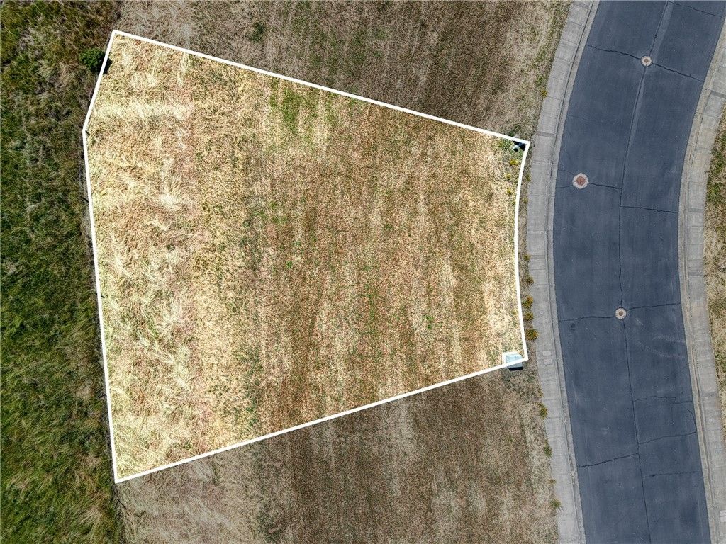 Image 2 of property listing at 2770 Lizzy Lane, Lakeport, CA 95453