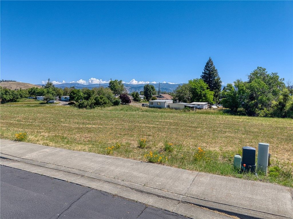 Image 4 of property listing at 2770 Lizzy Lane, Lakeport, CA 95453