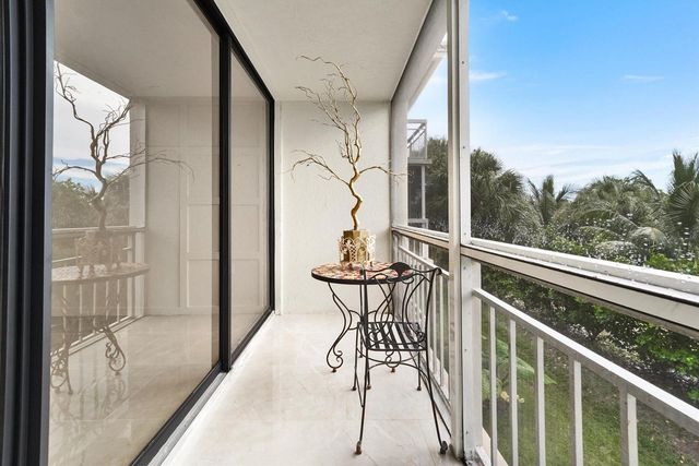 6181 Balboa Circle 303, Boca Raton, FL 33433