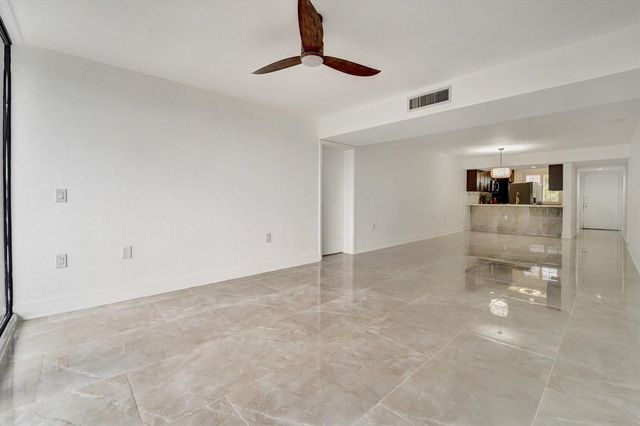 6181 Balboa Circle 303, Boca Raton, FL 33433