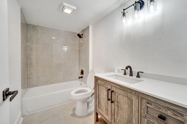 6181 Balboa Circle 303, Boca Raton, FL 33433