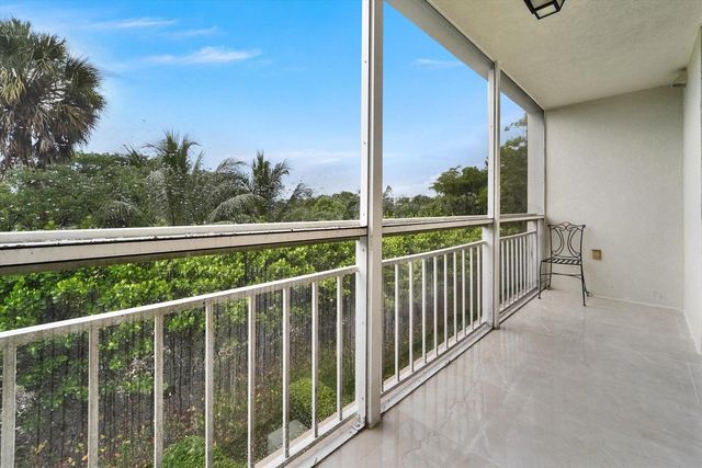 6181 Balboa Circle 303, Boca Raton, FL 33433
