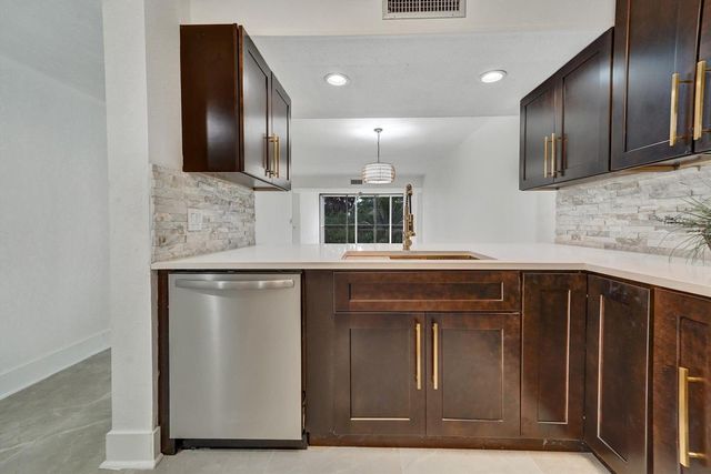 6181 Balboa Circle 303, Boca Raton, FL 33433
