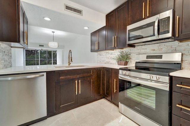 6181 Balboa Circle 303, Boca Raton, FL 33433