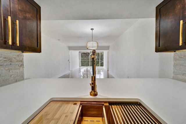 6181 Balboa Circle 303, Boca Raton, FL 33433
