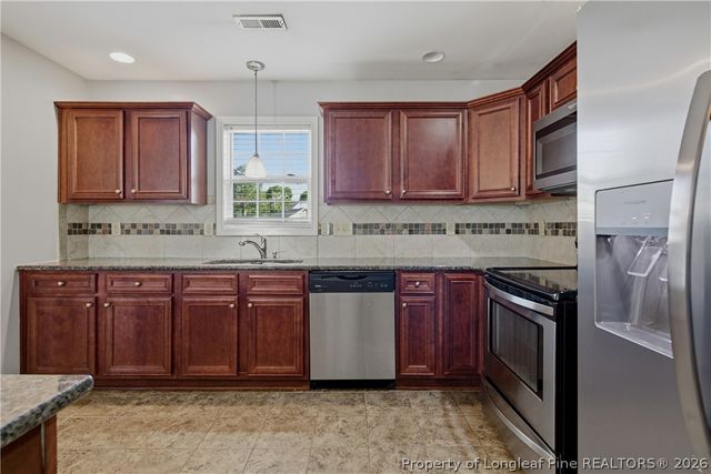 2142 Queen Elizabeth Lane, Hope Mills, NC 28348