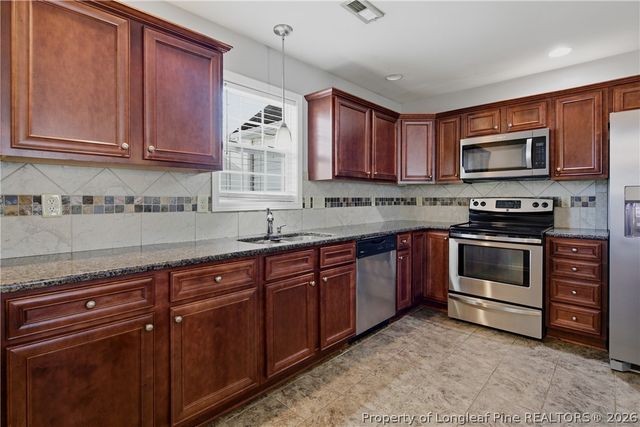 2142 Queen Elizabeth Lane, Hope Mills, NC 28348