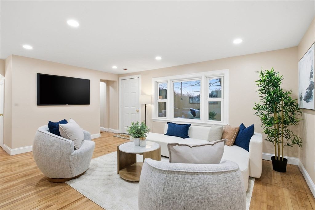 78 Linda, Abington, MA 02351