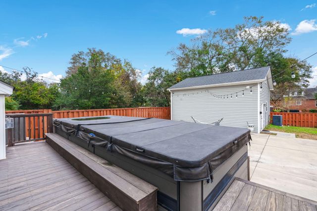 65 Folly Road Boulevard, Charleston, SC 29407