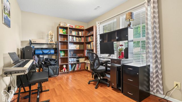 1124 E McClarnon Drive, Greenfield, IN 46140