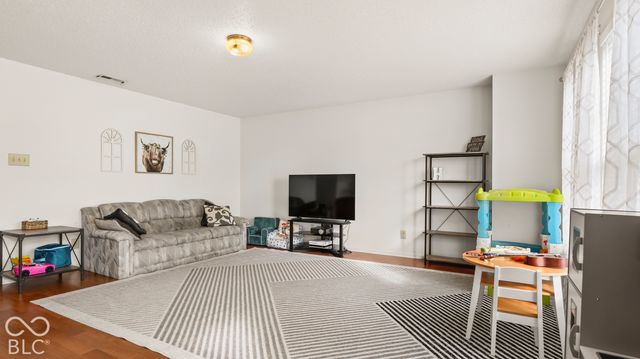 1124 E McClarnon Drive, Greenfield, IN 46140