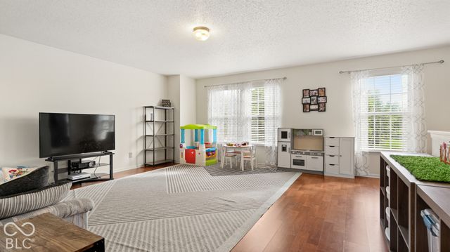 1124 E McClarnon Drive, Greenfield, IN 46140