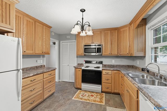 7602 Charlotte Drive SW, Huntsville, AL 35802