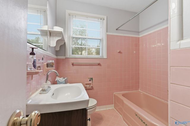 7602 Charlotte Drive SW, Huntsville, AL 35802