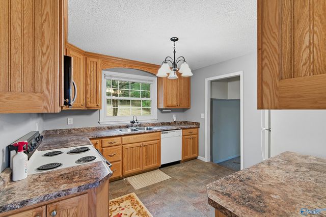 7602 Charlotte Drive SW, Huntsville, AL 35802