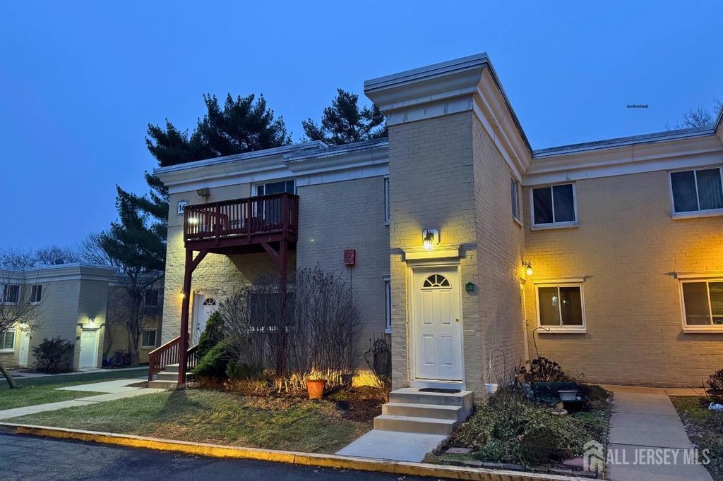 16 Lake Avenue 2B, East Brunswick, NJ 08816