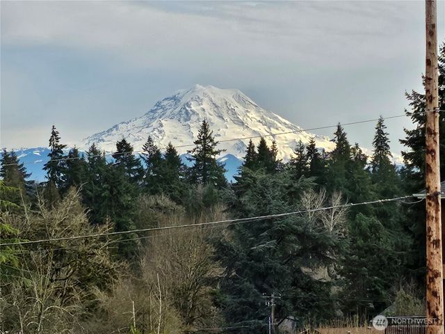 7415 100th Street E, Puyallup, WA 98373